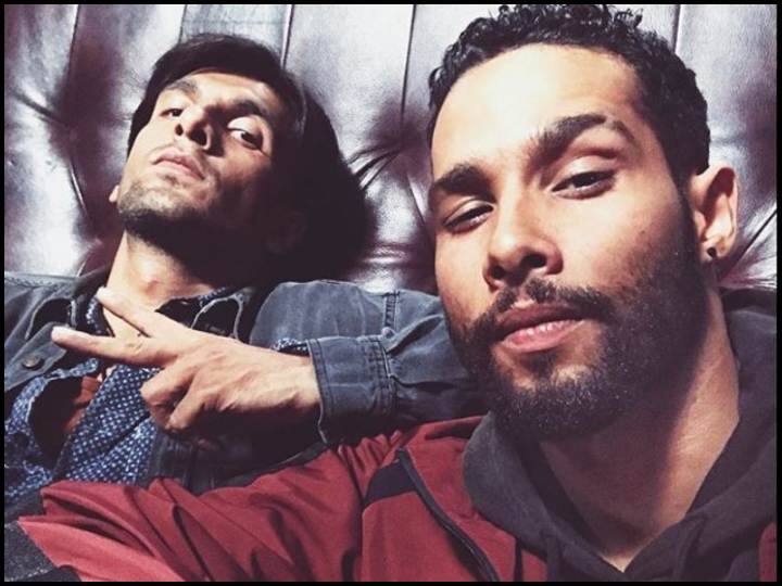 रणवीर सिंह के साथ खास कैमेस्ट्री शेयर करते हैं सिद्धांत, कहा- उन्होंने गले लगाया तो मैं रो पड़ा gully Boy Fame sidhhant chaturvedi and ranveer singh sharing a special relation रणवीर सिंह के साथ खास कैमेस्ट्री शेयर करते हैं सिद्धांत, कहा- उन्होंने गले लगाया तो मैं रो पड़ा