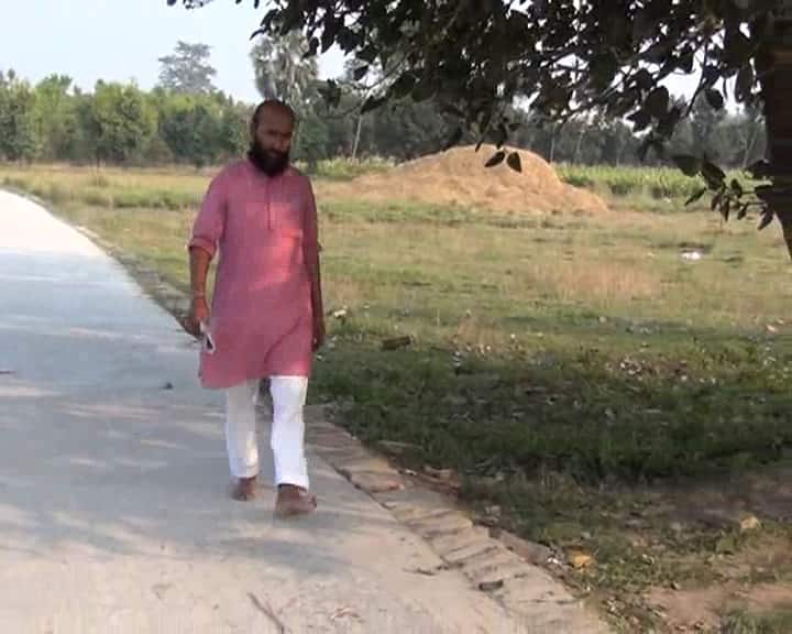 Youth will wear slippers after 18 years 18 साल बाद पैरों में चप्पल पहनेगा बिहार का ये युवक, ये है वजह
