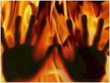 तेलंगाना: शराबी बेटे के उत्पीड़न से परेशान थे माता-पिता, पेट्रोल डालकर जिंदा जलाया