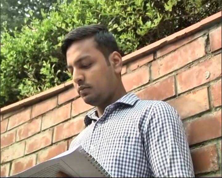 Increase in fees in JNU raises students' concerns JNU : साइकिल से घूमकर सामान बेचते हैं पिता, फीस बढ़ने के बाद अब कैसे हो पाएगी पढ़ाई?