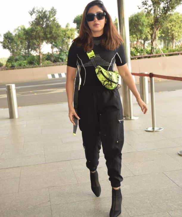 इन दिनों अपनी फिल्म 'बाला' की सक्सेस का आनंद ले रही भूमि पेडनेकर को इस खास अंदाज में एयरपोर्ट पर स्पॉट किया गया. 