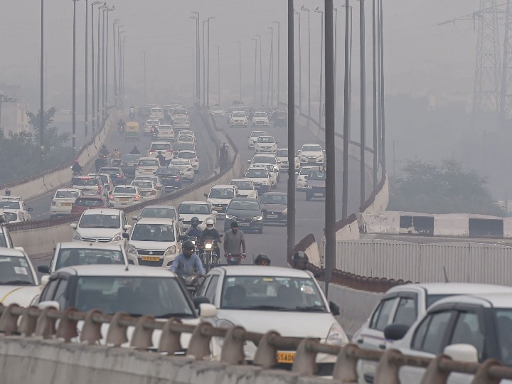 delhi air quality index very poor, pollution level rises in many areas ANN सर्दी की आहट के साथ लगातार खराब हो रही है दिल्ली की हवा, कई इलाकों में प्रदूषण का स्तर बेहद खराब