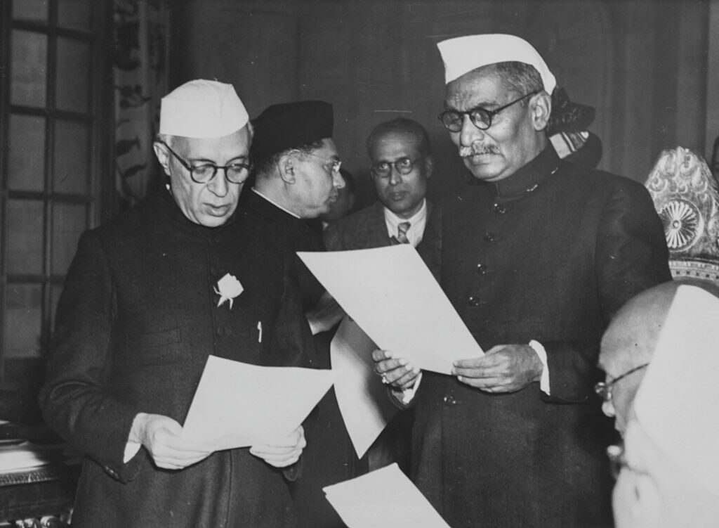 Birthday: नेता बनने के लिए पढ़ा-लिखा होना चाहिए या नहीं, जानिए क्या थी इस पर नेहरू की राय