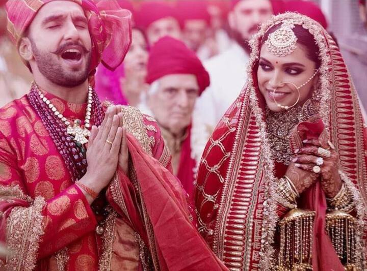  इस कपल ने एक नहीं बल्कि दो रीति-रिवाजोंके अनुसार शादी की थी. इसके पीछे की वजह दोनों के अलग-अलग बैकग्राउंड्स हैं. असल में रणवीर सिंह सिंधी हैं तो वहीं दीपिका पादुकोण साउथ इंडियन. 