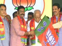 कर्नाटक: SC से राहत मिलने के बाद BJP में शामिल हुए 17 में से 16 अयोग्य विधायक