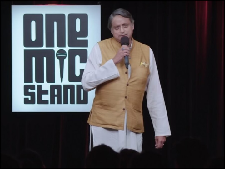 Shashi Tharoor debuts as stand up comedian with One Mic Stand in amazon prime video स्टैंड अप कॉमेडी की दुनिया में शशि थरूर ने रखा कदम, Amazon के शो 'One Mic Stand' में दिखा अलग अंदाज़