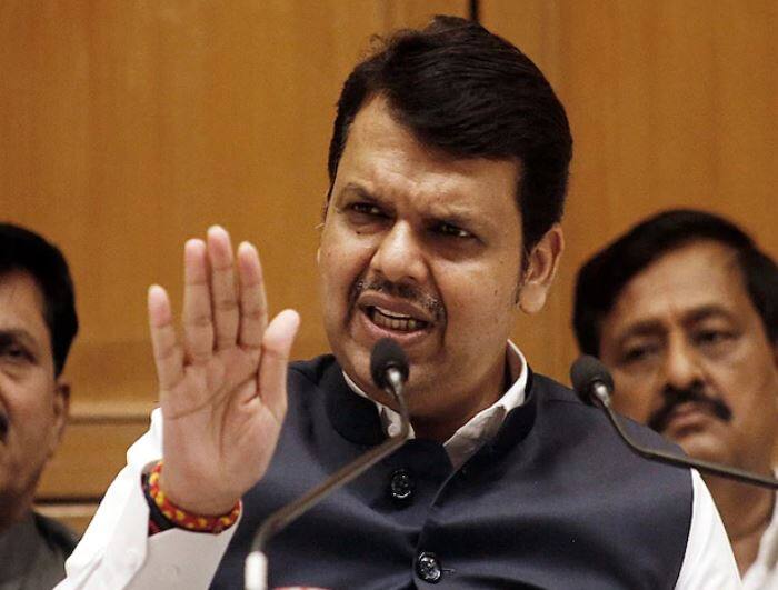 देवेंद्र फडणवीस ने देर रात विधायकों के साथ की बैठक, कहा- राज्य में बीजेपी के सिवाय किसी की सत्ता नही आएगी-सूत्र Maharashtra government Devendra Fadnavis says bjp will form government देवेंद्र फडणवीस ने देर रात विधायकों के साथ की बैठक, कहा- राज्य में बीजेपी के सिवाय किसी की सत्ता नही आएगी-सूत्र