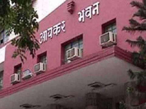 मुंबई और सूरत में इनकम टैक्स की छापेमारी, अब तक करीब 735 करोड़ रुपये की गड़बड़ी उजागर मुंबई और सूरत में इनकम टैक्स की छापेमारी, अब तक करीब 735 करोड़ रुपये की गड़बड़ी उजागर