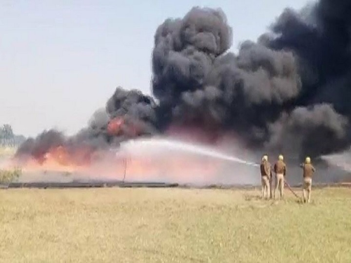 Unnao-farmers protest for compensation in Unnao, power sub station allegedly set ablaze  उन्नाव: मुआवजे की मांग को लेकर किसानों का उग्र प्रदर्शन, पावर सब स्टेशन में लगाई आग