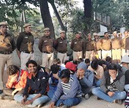 फर्जी कॉल सेंटर: दिल्ली में बैठकर कैनेडियन लोगों को लगाया करोड़ों का चूना, 32 गिरफ्तार