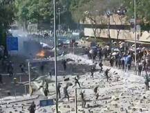 जंग का मैदान बना हांगकांग, विरोध प्रदर्शन को देखते हुए सोमवार को सभी स्कूल बंद