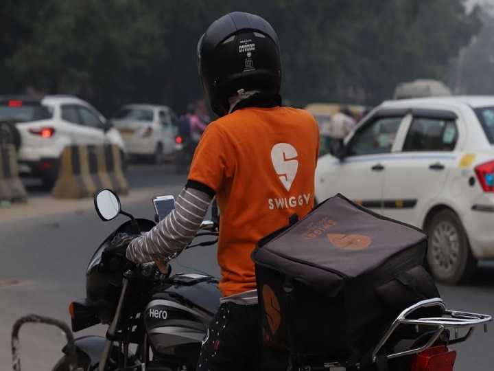 SWIGGY will lay offs 1100 employess due to Coronavirus effect SWIGGY करेगी 1100 कर्मचारियों की छंटनी, कारोबार पर बुरे असर के चलते लिया फैसला