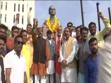 भोपाल में चंद्रशेखर आजाद की मूर्ति की जगह अर्जुन सिंह की प्रतिमा लगाने पर विवाद बढ़ा, उपवास की धमकी