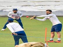 India vs Bangladesh: डे-नाइट टेस्ट से पहले विराट कोहली ने फ्लड लाइट में की प्रैक्टिस