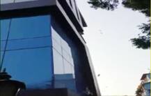 कोलकाता की एक गली में दिन के उजाले में हुई नोटों की बारिश, कारण जानकर उड़ जाएंगे होश