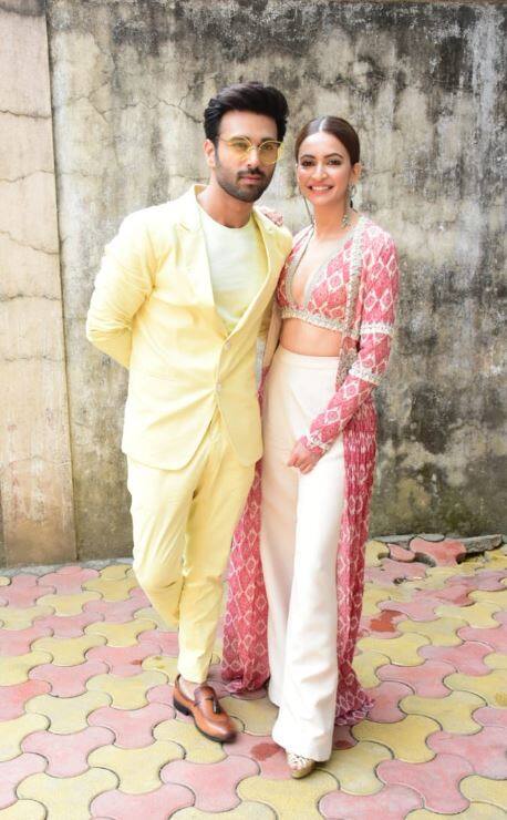 इस फिल्म में दोनों की जोड़ी बेहद खूबसूरत लग रही है. ये कपल पिछले 5 महीनों से एक दूसरे को डेट कर रहा है. 