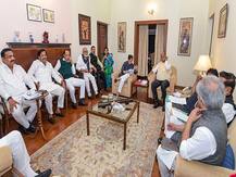 महाराष्ट्र में मंत्रालय बंटवारे का संभावित फॉर्मूला, चार विधायकों पर एक मंत्री, शिवसेना-एनसीपी को 14-14, कांग्रेस को 11
