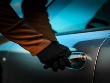 पुरानी तकनीक को छोड़कर देसी डिवाइस के जरिए मंहगी और लग्जरी कारें चुरा रहे हैं चोर