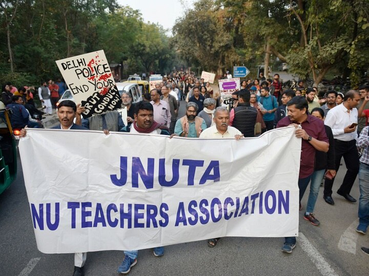 113 professors separated themselves from JNU Association 113 प्रोफेसर ने जेएनयू टीचर्स एसोसिएशन से खुद को किया अलग, कहा- हिंसक छात्रों को मिल रहा समर्थन