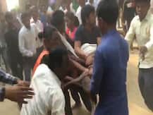 यूपी: लखीमपुर खीरी में बेखौफ दबंगों ने पुलिस के सामने लहराए हथियार, पांच गिरफ्तार