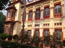 BHU विवाद ने पकड़ा तूल, विरोध कर रहे छात्रों ने VC का पुतला फूंका