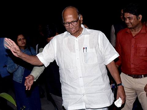 अजित पवार को झटका, सुबह साथ दिखे विधायकों में आठ शरद पवार की बैठक में पहुंचे अजित पवार को झटका, सुबह साथ दिखे विधायकों में आठ शरद पवार की बैठक में पहुंचे