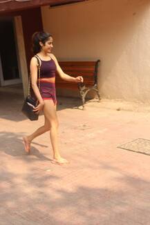 In Pics: बेहद हॉट अंदाज में जिम के बाहर स्पॉट हुई जाह्नवी कपूर, ऐसी तस्वीरें आई सामने