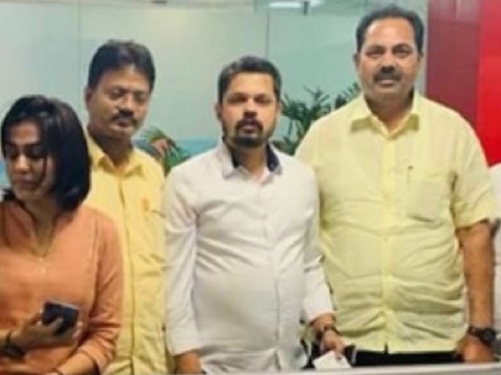 Maharashtra: Two more NCP MLAs return to Mumbai, 52 legislators with us claims Nawab Malik शरद पवार के पास लौटे 3 लापता NCP विधायक, कहा- हमें गुरुग्राम में बंधक बनाकर रखा था