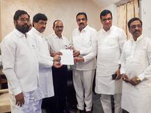 महाराष्ट्र में शिवसेना-एनसीपी-कांग्रेस का प्लान B तैयार, राज्यपाल को सौंपा 162 विधायकों के समर्थन वाला पत्र