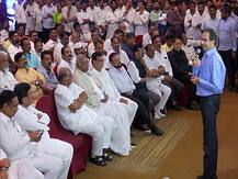 शिवसेना-कांग्रेस-एनसीपी के विधायकों का शक्ति प्रदर्शन, उद्धव ठाकरे बोले- हमें जितना रोकोगे उतना मजबूत होंगे