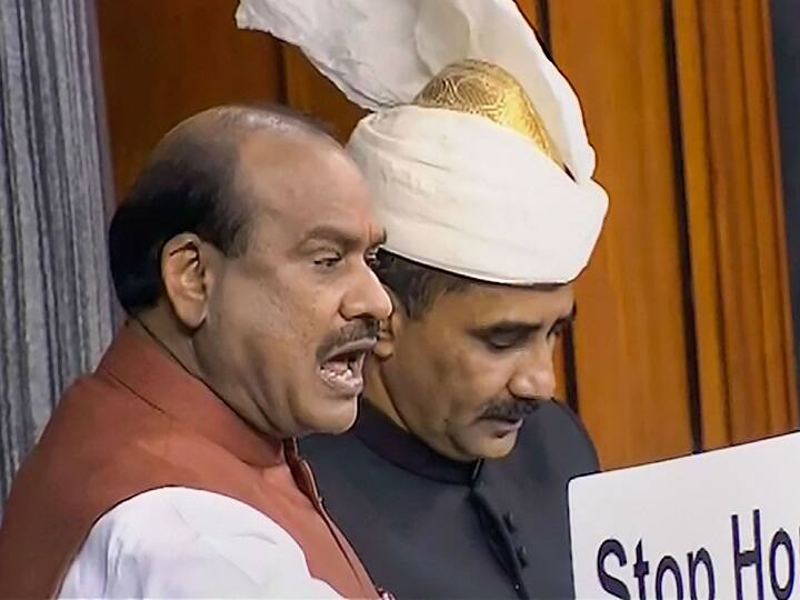 लोकसभा में धक्का-मुक्की से स्पीकर दुखी, चेताते हुए कहा- नहीं सुधार हुआ तो होगा 5 साल के लिए निलंबन Lok Sabha Speaker Om Birla on clash between Congress MPs And Marshals during protest against Maharashtra issue लोकसभा में धक्का-मुक्की से स्पीकर दुखी, चेताते हुए कहा- नहीं सुधार हुआ तो होगा 5 साल के लिए निलंबन