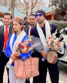 IN PICS: 'ब्रह्मास्त्र' की शूटिंग के लिए मनाली पहुंचे रणबीर-आलिया, ऐसे हुआ दोनों का स्वागत