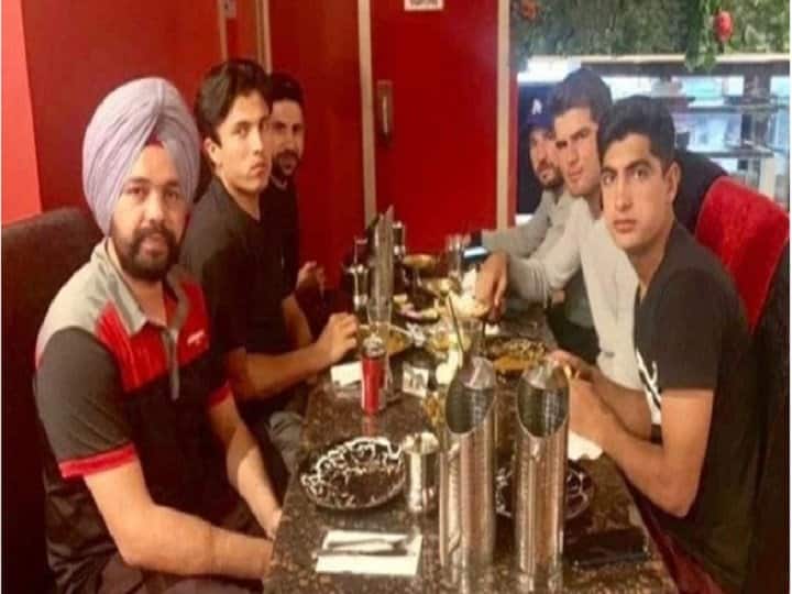 Pakistani players had dinner with Indian taxi driver ऑस्ट्रेलिया में भारतीय टैक्सी ड्राइवर ने नहीं लिया पाकिस्तानी प्लेयर्स से किराया, खिलाड़ियों ने किया डिनर पर इनवाइट