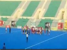 Video: नेहरू कप फाइनल मैच के दौरान भिड़े खिलाड़ी, हॉकी स्टिक से किया एक-दूसरे पर हमला