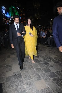 26/11 के शहीदों को श्रद्धांजलि देने गेटवे ऑफ इंडिया पहुंचे अभिषेक बच्चन और ऐश्वर्या राय, देखें तस्वीरें