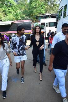 भूमि पेडनेकर और अनन्या पांडे संग 'पति पत्नी और वो' को प्रमोट करते दिखे कार्तिक आर्यन, बुलेट पर खिंचवाईं तस्वीरें