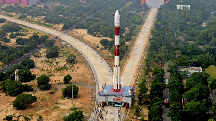 Isro successfully launches CARTOSAT-3 आसमान से भारत के लिए खुफिया निगाहों की तौर पर काम करेगी कार्टोसैट-3 सैटेलाइट