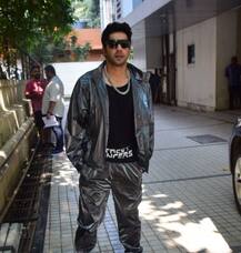 इस खास अंदाज में अपनी फिल्म 'स्ट्रीट डांसर' को प्रमोट करते दिखे वरुण धवन, देखें तस्वीरें