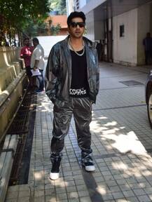 इस खास अंदाज में अपनी फिल्म 'स्ट्रीट डांसर' को प्रमोट करते दिखे वरुण धवन, देखें तस्वीरें