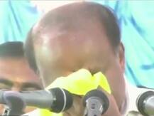 कर्नाटक के पूर्व CM एचडी कुमारस्वामी के निकले आंसू, बेटे के चुनाव हारने का छलका दर्द