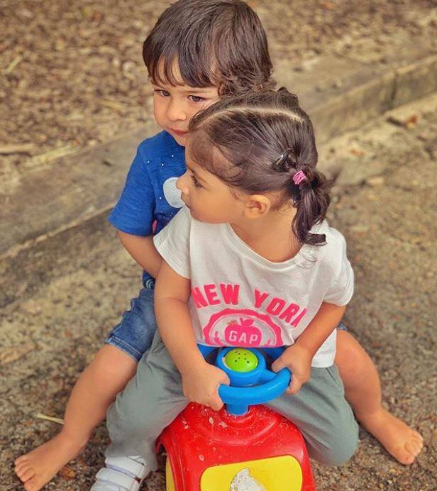 तैमूर चाहे कहीं भी हों पैपराजी उन्हें हमेशा अपने कैमरे में कैद करने की सोचते हैं.