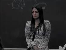 VIDEO: हिमांशी खुराना को पड़ी Bigg Boss से डांट, लापरवाही के लिए मिला ये दंड