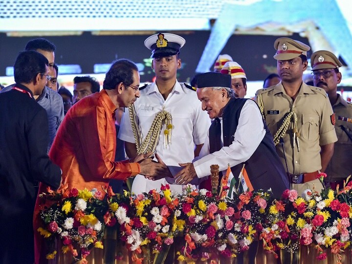 Maharashtra Uddhav Thackeray as Chief Minister and six leaders take oath as minister उद्धव ठाकरे बने सीएम, 6 नेताओं ने भी ली मंत्री पद की शपथ, जानिए सब कुछ