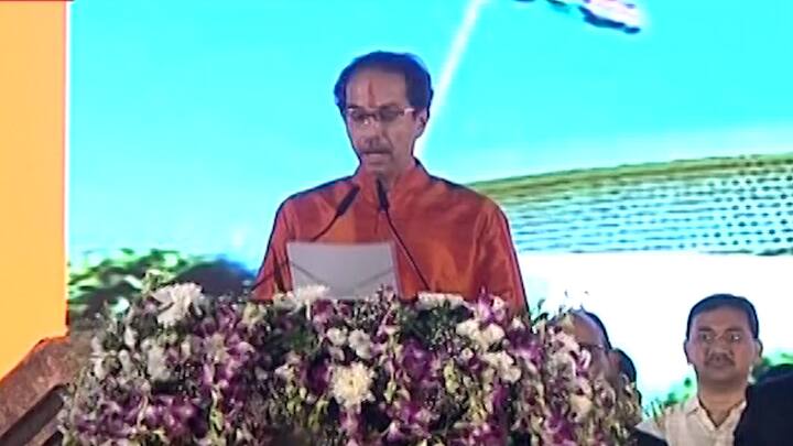महाराष्ट्र के 18वें मुख्यमंत्री के तौर पर आज शिवसेना चीफ उद्धव ठाकरे ने शपथ लिया. यहां देखें शपथ ग्रहण समारोह की तस्वीरें.