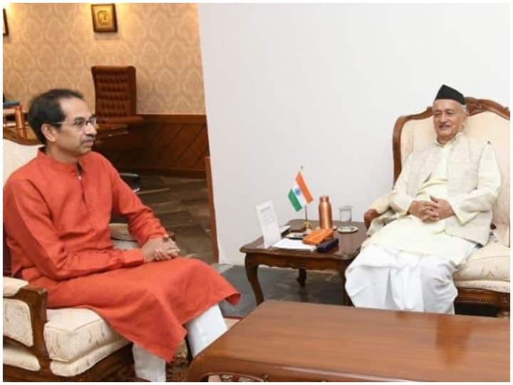 शपथ ग्रहण पर विवाद: शपथ से पहले अपने नेताओं के नाम लेने पर नाराज हुए राज्यपाल, सीएम से जताई आपत्ति Governor Bhagat Singh Koshyari on Uddhav Thackeray's swearing-in ceremony शपथ ग्रहण पर विवाद: शपथ से पहले अपने नेताओं के नाम लेने पर नाराज हुए राज्यपाल, सीएम से जताई आपत्ति