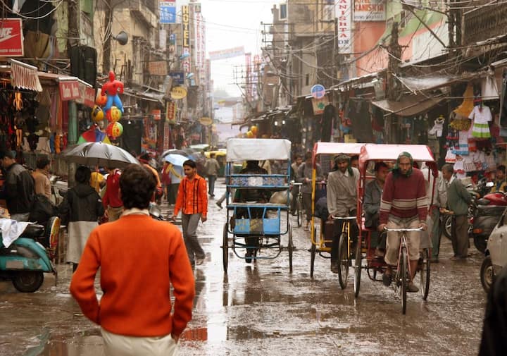 इसके अलावा, बारिश के साथ ही तापमान में आई कमी ने ठंड शुरू होने के संकेत दिए हैं.