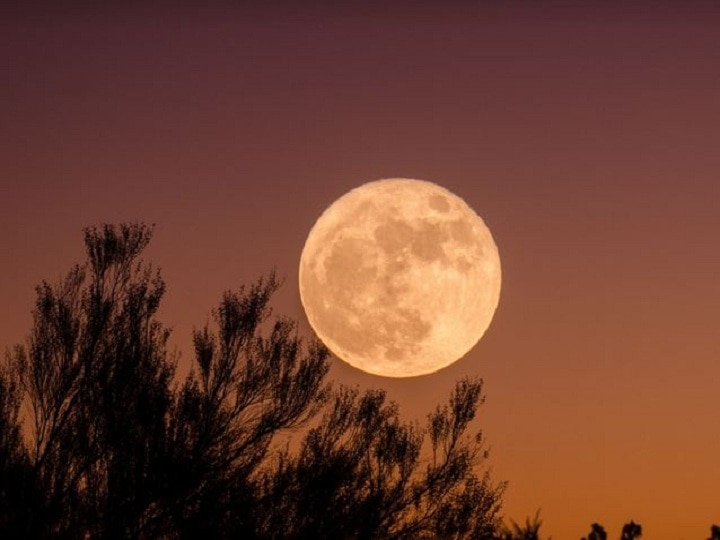 जानिए आज कितनी बजे दिखाई देगा Super Moon, इस दिन होता है पृथ्वी के सबसे पास Know at what time will the Super Moon be seen today जानिए आज कितनी बजे दिखाई देगा Super Moon, इस दिन होता है पृथ्वी के सबसे पास