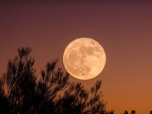जानिए आज कितनी बजे दिखाई देगा Super Moon, इस दिन होता है पृथ्वी के सबसे पास