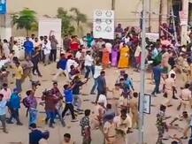 हैदराबाद गैंगरेप-हत्या मामला: 14 दिन की न्यायिक हिरासत में भेजे गए चारों आरोपी, लोगों का फूटा गुस्सा