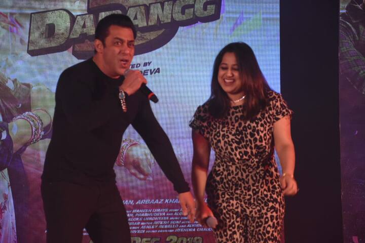 इस दौरान सलमान खान ने सभी से खूब बातें कि साथ ही गाना गाया और डांस भी किया. (Photo Credit: Manav Manglani)